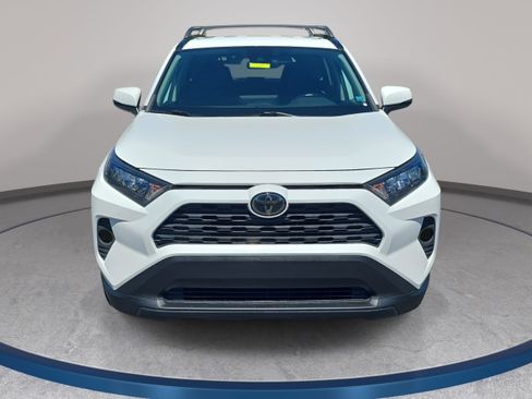 Used 2020 Toyota RAV4 LE AWD/4WD image 2