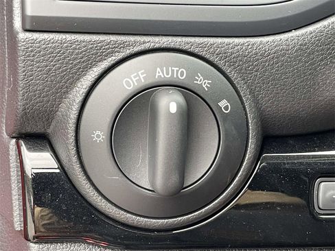 Used 2024 Nissan Titan SV w/ SV Convenience Package image 30