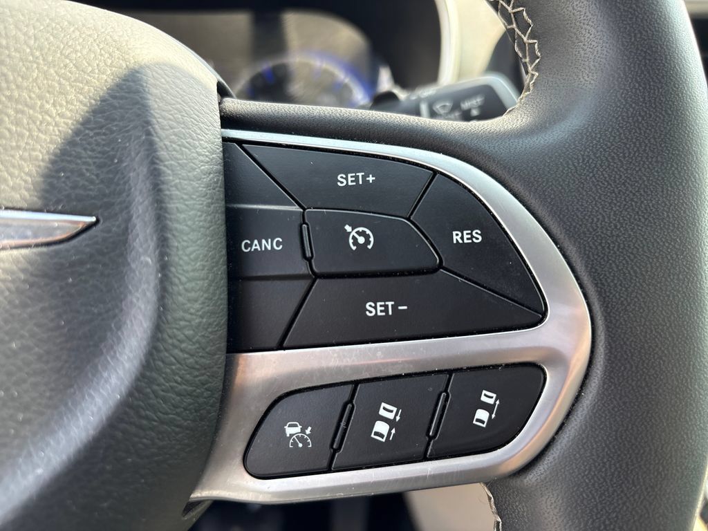 Used 2024 Chrysler Pacifica Touring-L FWD image 14