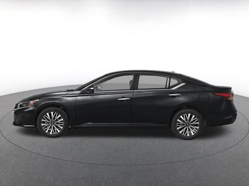 Used 2024 Nissan Altima 2.5 SV FWD image 3
