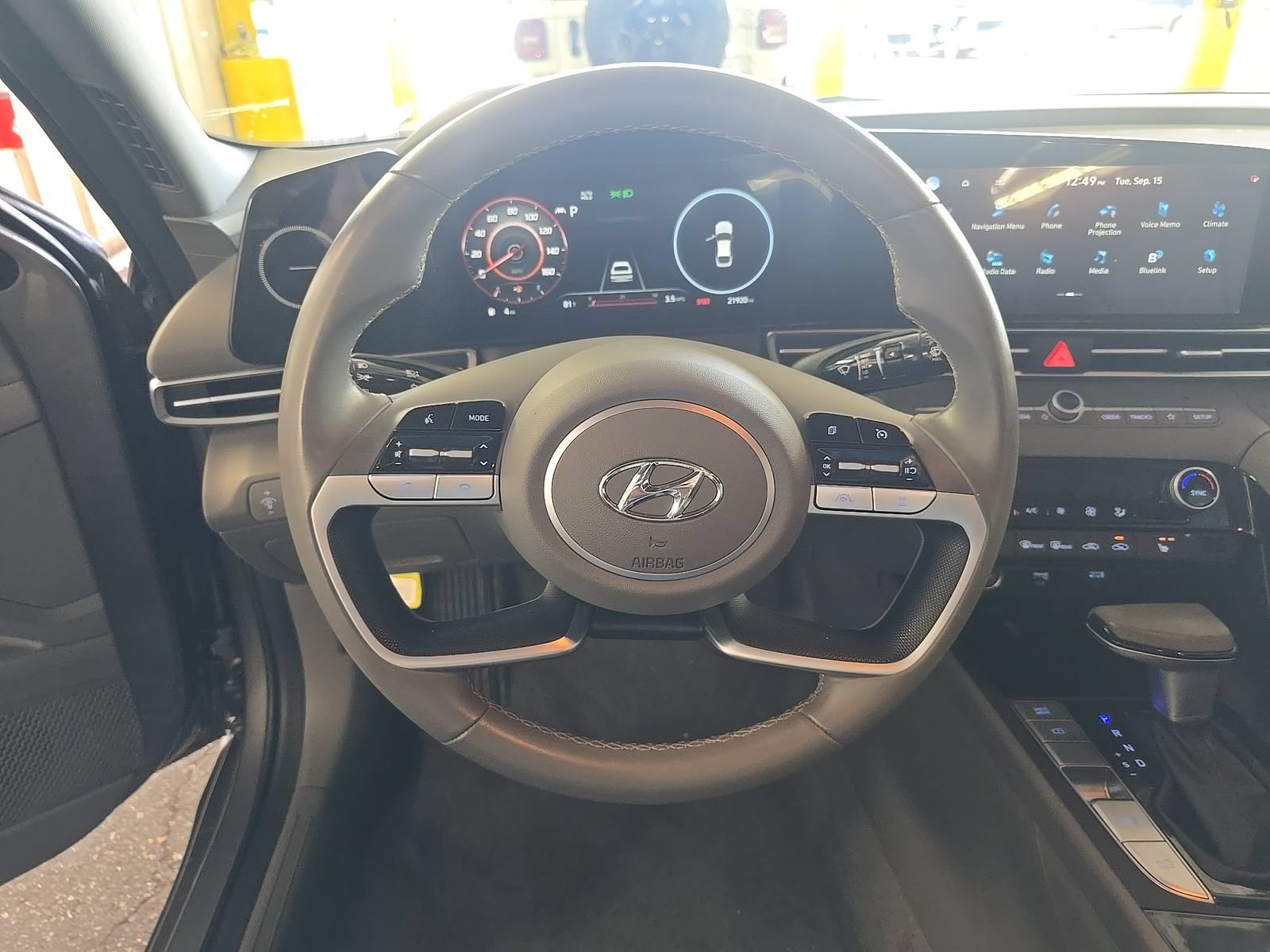 Used 2023 Hyundai Elantra SEL w/ Convenience Package FWD image 8