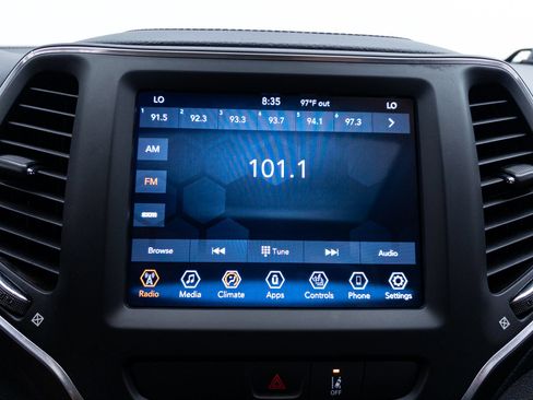 Used 2022 Jeep Cherokee Latitude Lux w/ Sun & Sound Group AWD/4WD image 24