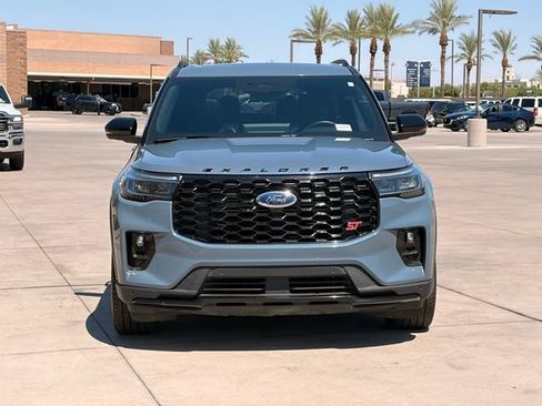 Used 2025 Ford Explorer ST AWD/4WD image 4
