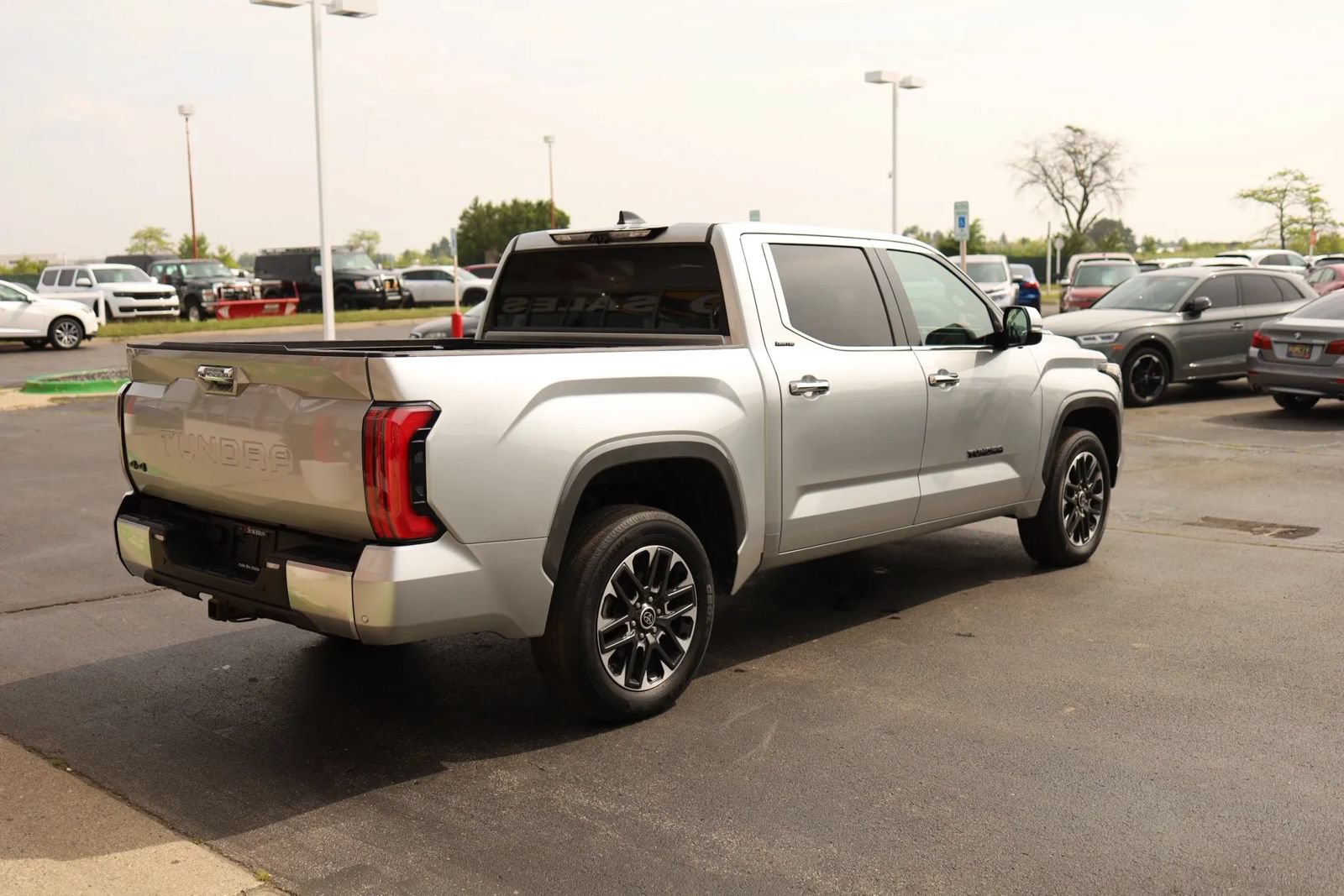 Used 2022 Toyota Tundra Limited AWD/4WD image 5
