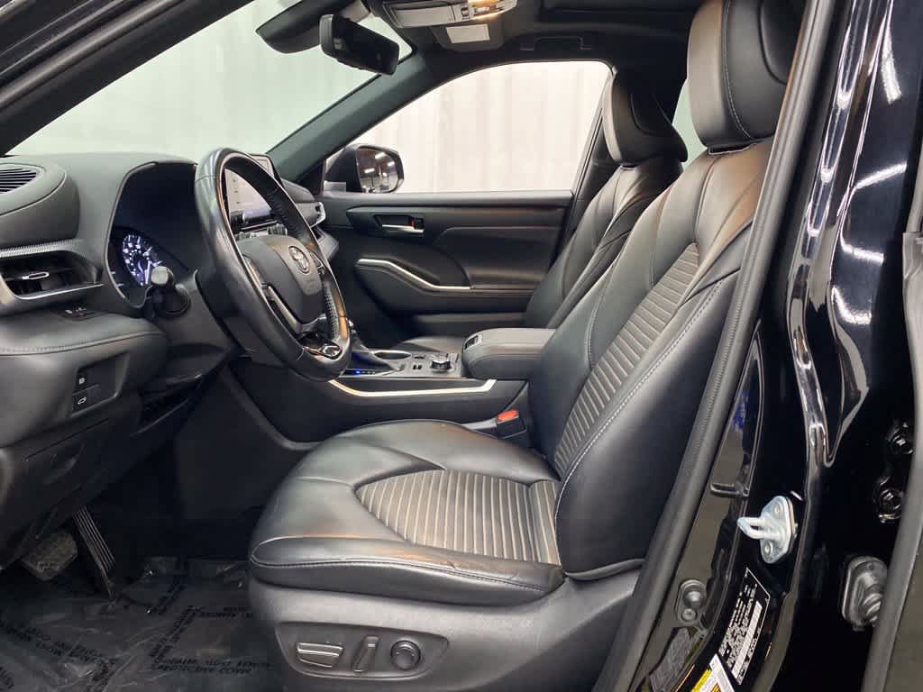 Used 2021 Toyota Highlander XSE AWD/4WD image 12