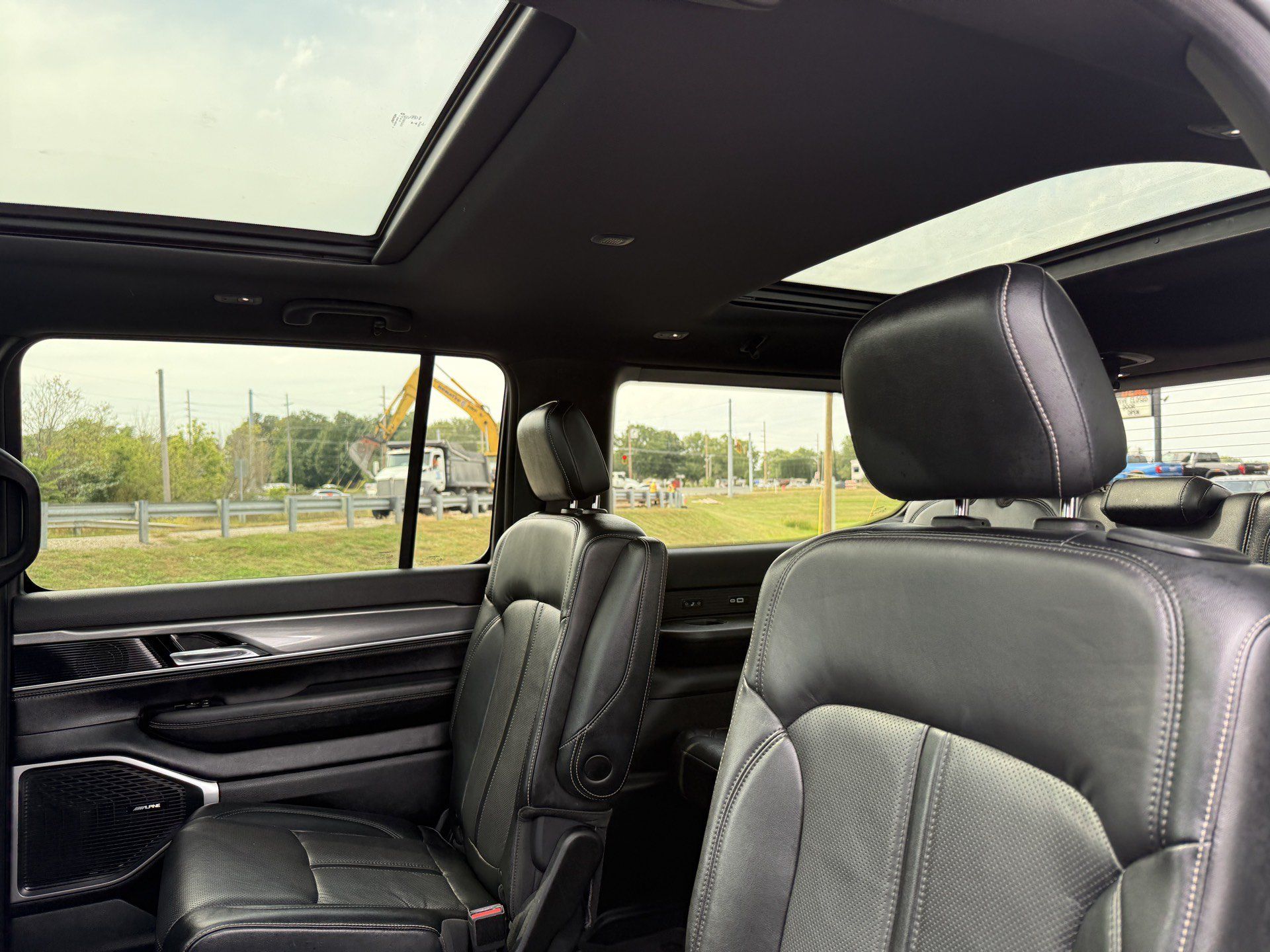 Used 2022 Jeep Wagoneer Series II AWD/4WD image 11