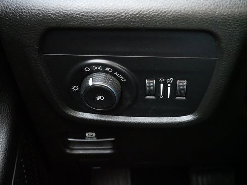 Used 2023 Jeep Grand Cherokee L Limited w/ Black Appearance Package image 27