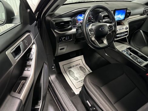 Used 2023 Ford Explorer XLT image 6