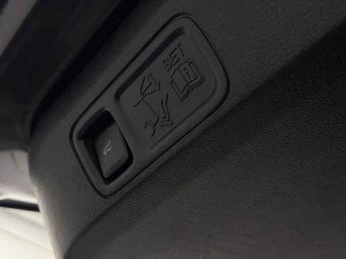 Used 2023 Lincoln Navigator Reserve AWD/4WD image 9