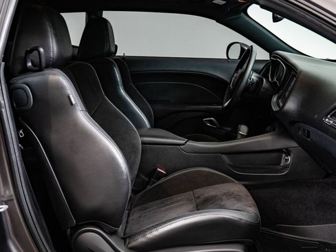 Used 2017 Dodge Challenger R/T Scat Pack w/ Leather Interior Group RWD image 22