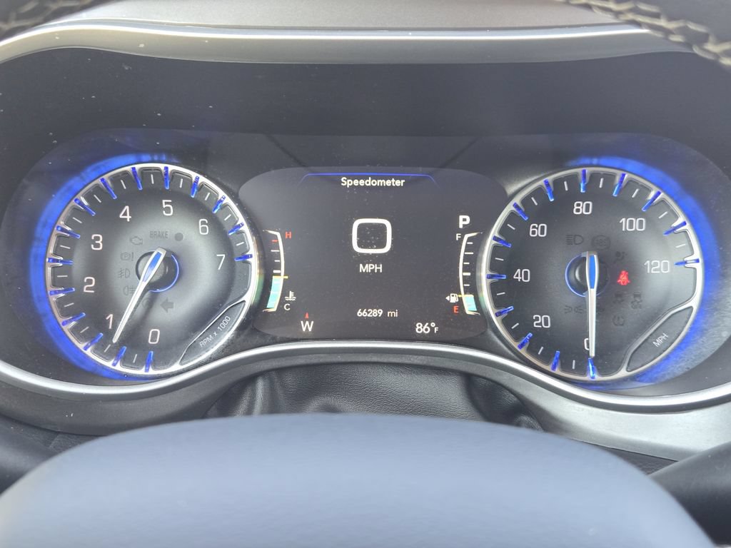 Used 2024 Chrysler Pacifica Touring-L FWD image 17