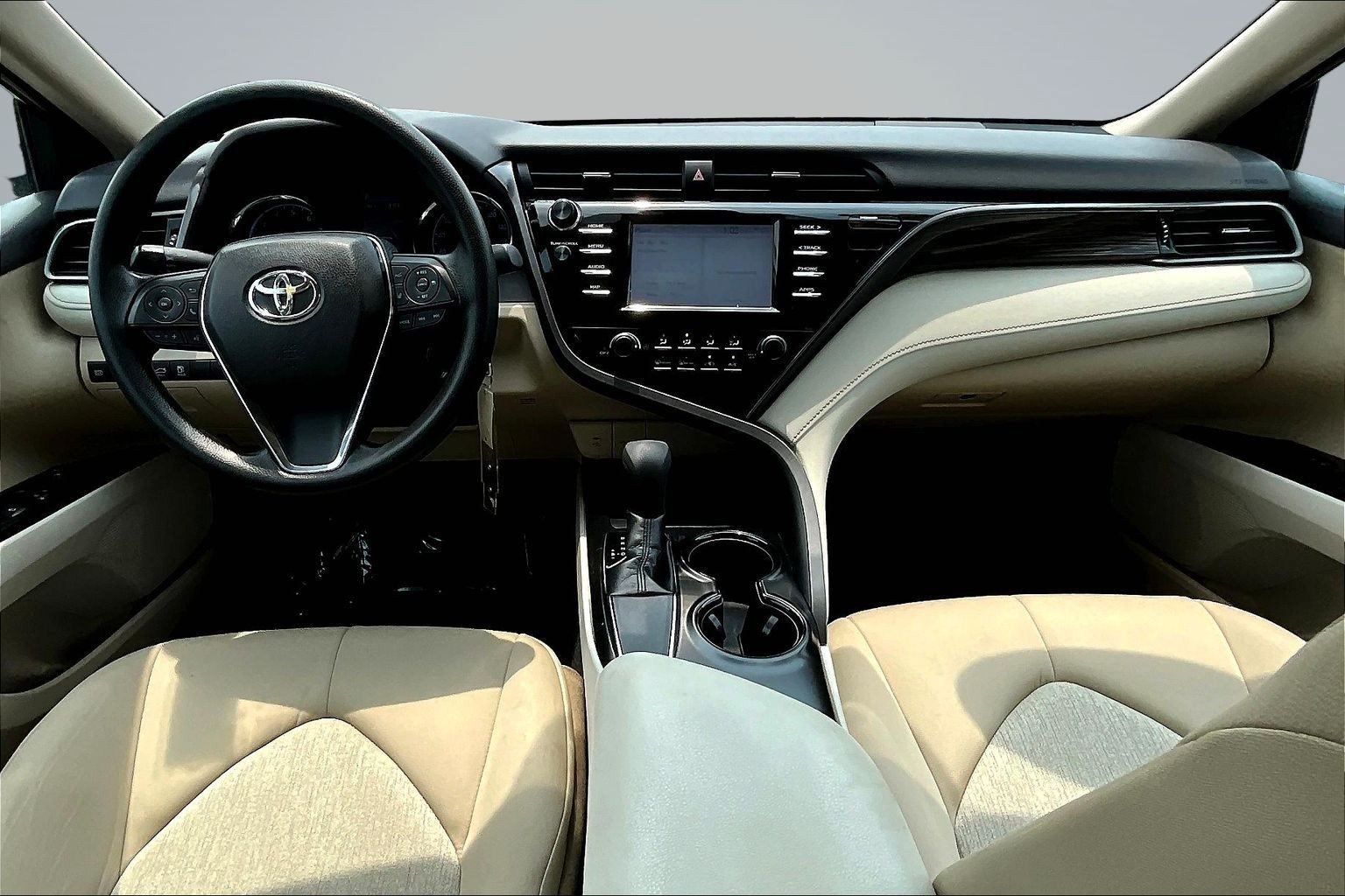 Used 2019 Toyota Camry LE FWD image 6