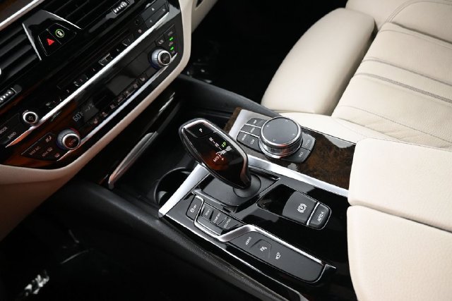 Used 2018 BMW 530e RWD image 12