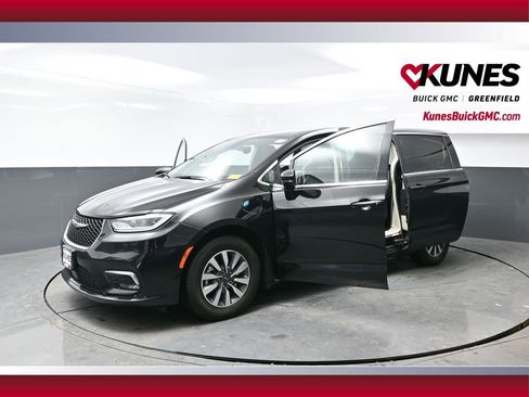 Used 2024 Chrysler Pacifica Select FWD image 54