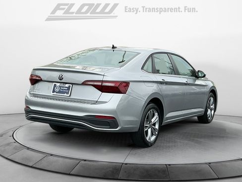 Certified 2024 Volkswagen Jetta SE image 9