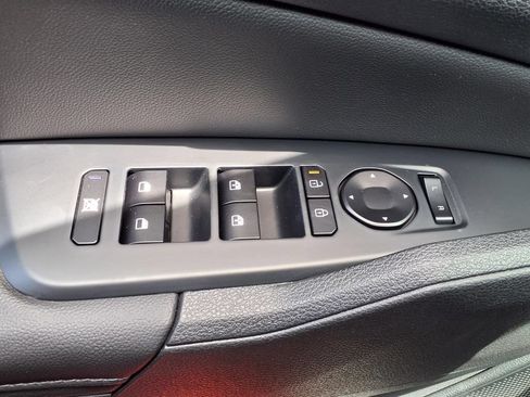 Used 2026 Kia Sportage EX FWD image 11