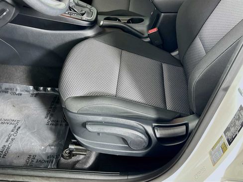 Used 2025 Kia Soul LX w/ LX Technology Package FWD image 19