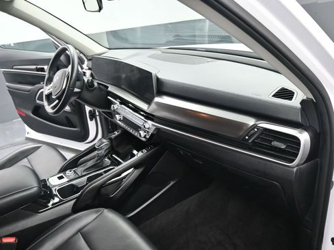 Used 2024 Kia Telluride S image 19