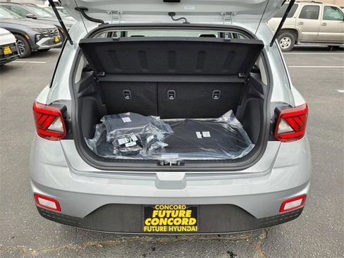 New 2026 Hyundai Venue SE image 17