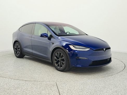 Used 2022 Tesla Model X image 3