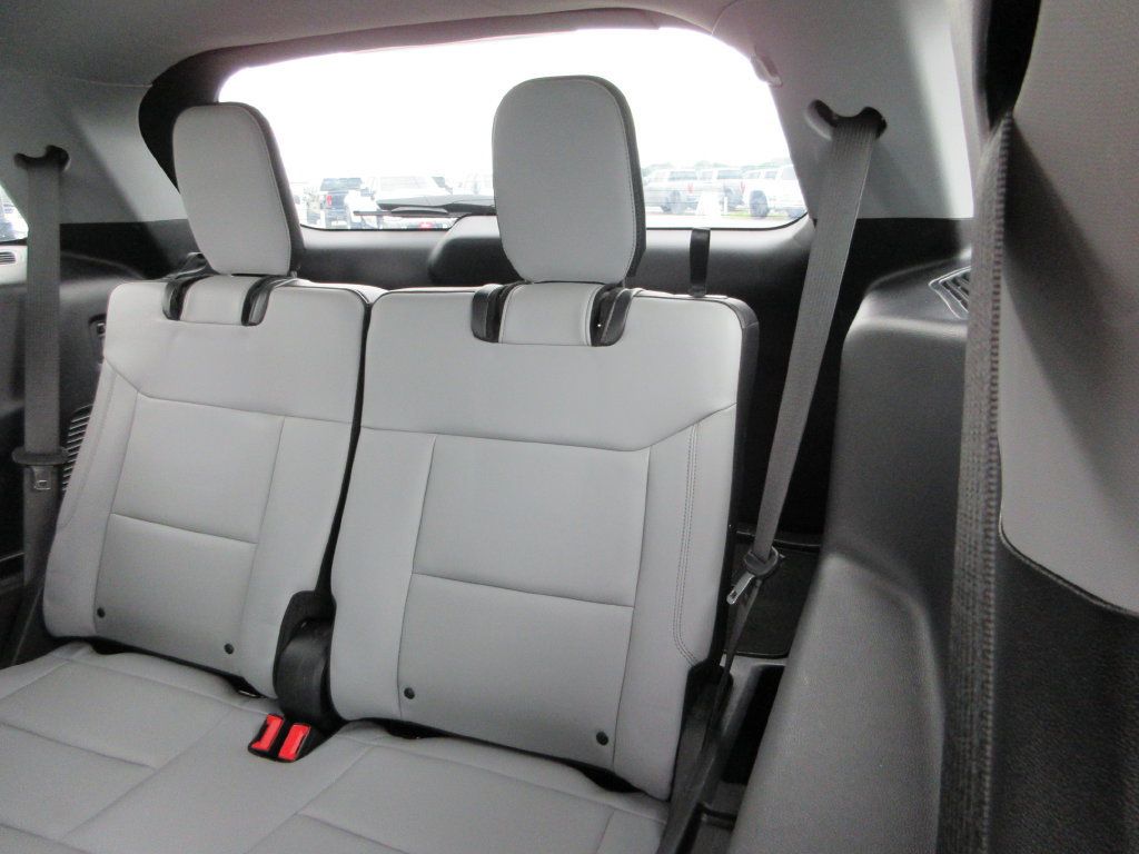 Used 2021 Ford Explorer XLT w/ Equipment Group 202A AWD/4WD image 21