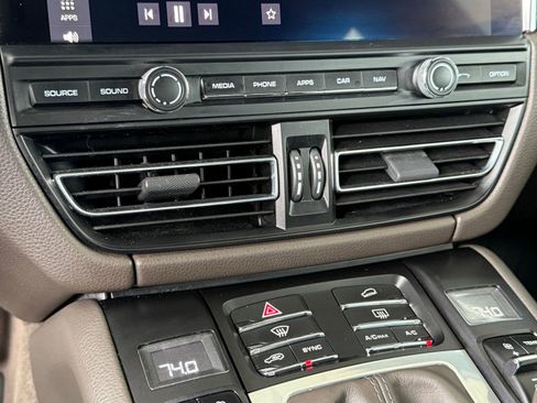 Used 2020 Porsche Macan image 27