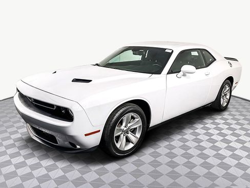 Used 2023 Dodge Challenger SXT image 4