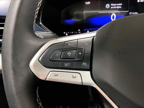 Used 2024 Volkswagen Taos SE image 18