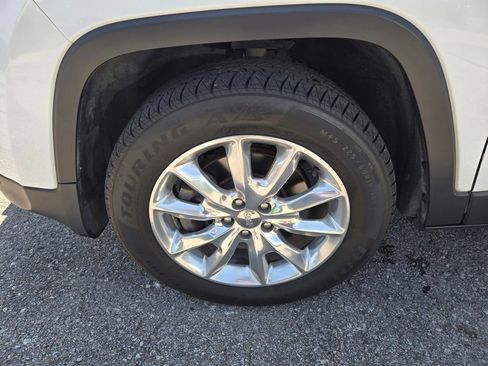 Used 2017 Jeep Cherokee Limited AWD/4WD image 9