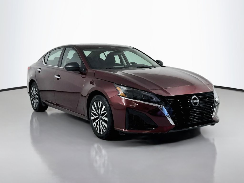 Used 2025 Nissan Altima 2.5 SV FWD image 4