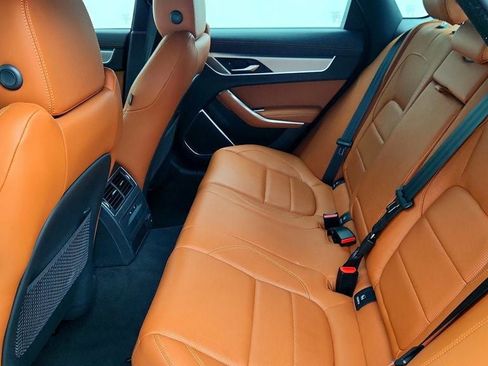 Used 2022 Jaguar XF R-Dynamic SE image 21