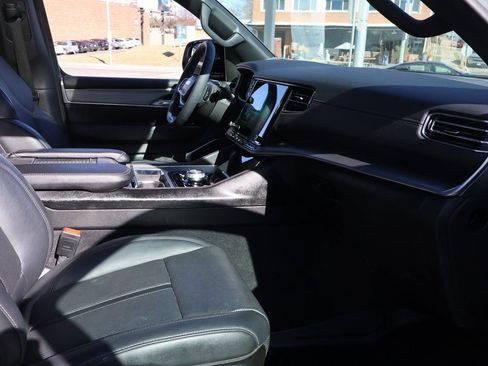 Used 2024 Jeep Wagoneer Series II image 8