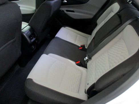 Used 2021 Chevrolet Equinox LT w/ Driver Convenience Package image 10