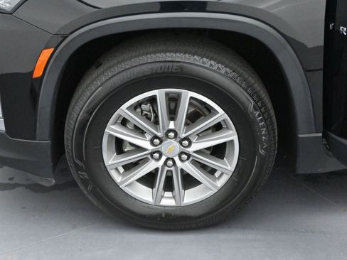 Used 2022 Chevrolet Traverse LT image 32