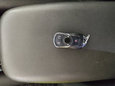 Used 2020 Chevrolet Equinox LT w/ Driver Convenience Package AWD/4WD image 32