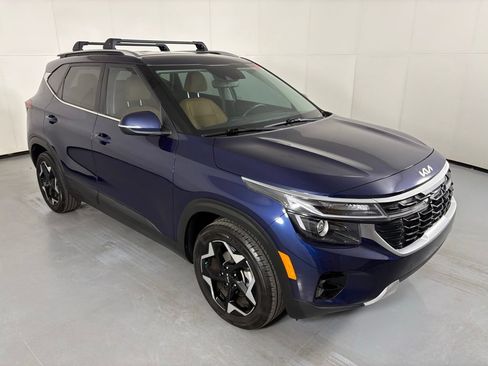 Used 2024 Kia Seltos EX FWD image 2