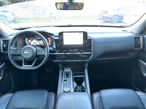 Used 2024 Nissan Pathfinder Platinum w/ Lighting Package (N93) image 14