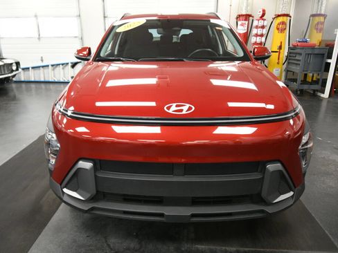 Used 2025 Hyundai Kona SEL FWD image 3