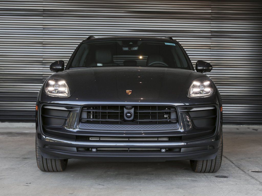 Certified 2026 Porsche Macan AWD/4WD image 10