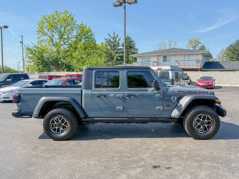 Used 2025 Jeep Gladiator Rubicon w/ Convenience Group AWD/4WD image 16