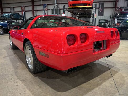 Used 1994 Chevrolet Corvette Coupe RWD image 6