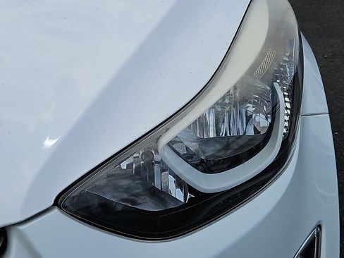 Used 2015 Hyundai Elantra SE w/ Option Group 02 FWD image 9