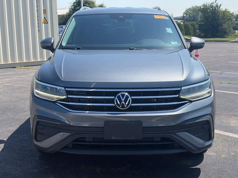 Used 2023 Volkswagen Tiguan SE FWD image 2