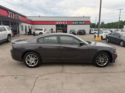 Used 2017 Dodge Charger SXT w/ Driver Confidence Group AWD/4WD image 2