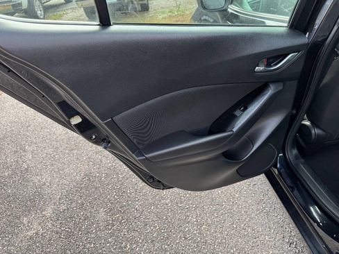 Used 2018 MAZDA MAZDA3 Sport image 41