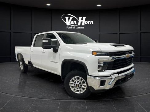 Used 2024 Chevrolet Silverado 2500 LT image 1