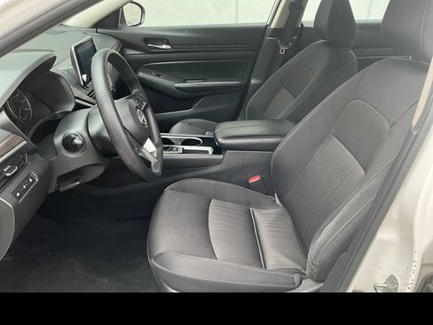Used 2024 Nissan Altima 2.5 SV FWD image 10