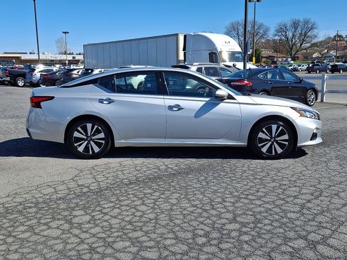 Used 2019 Nissan Altima 2.5 SL FWD image 7