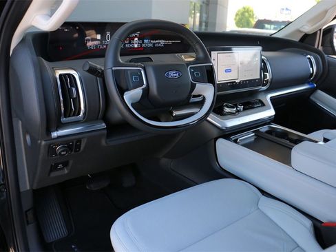 New 2025 Ford Expedition Platinum w/ Driver's Package image 17