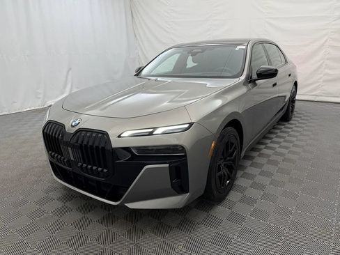 Used 2024 BMW 740i xDrive AWD/4WD image 2